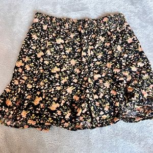 Short Flower Skirt. Condition: like new. Size Medium.